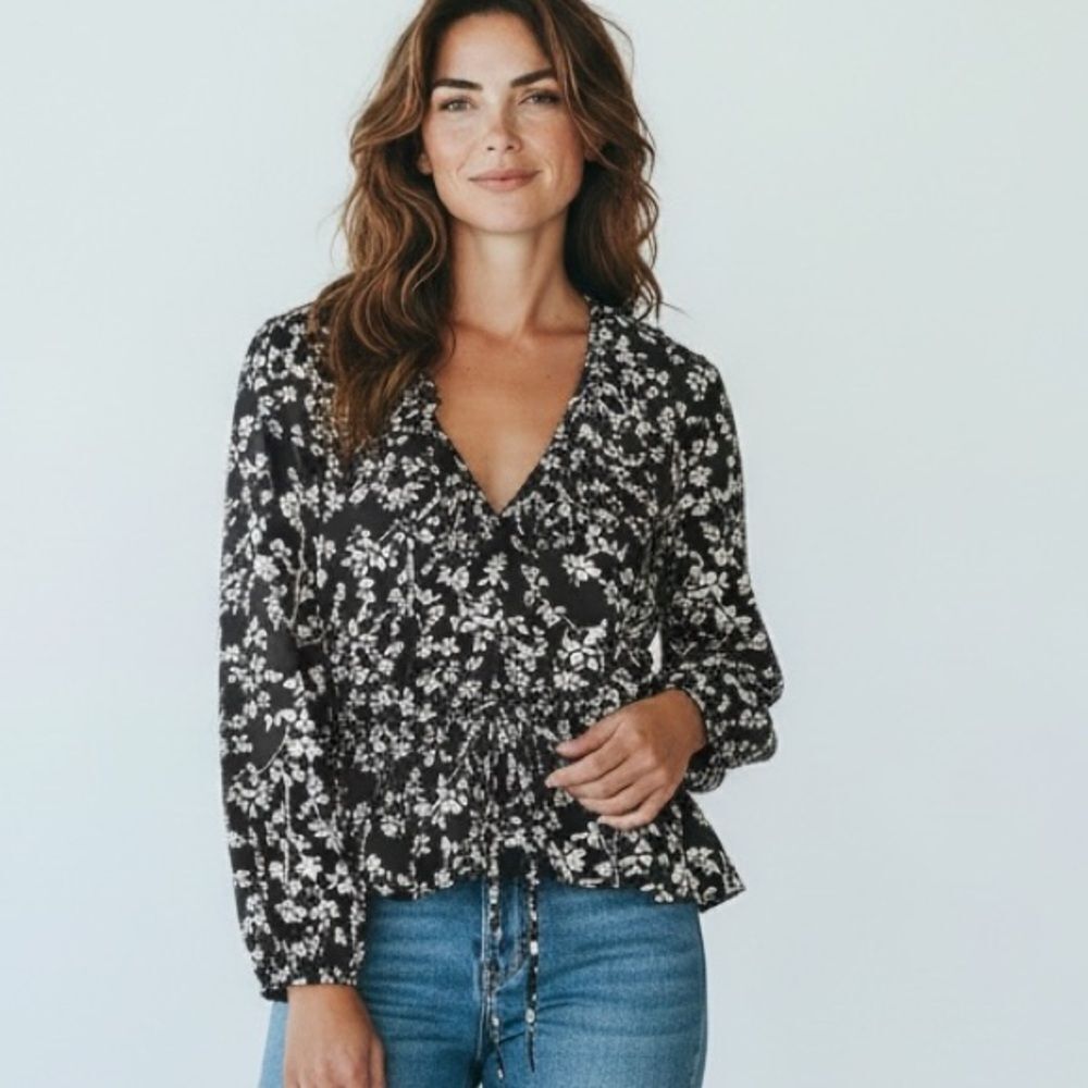 Black & White Peplum Hem Ruffle Blouse Lg